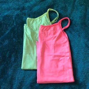 Free item✨ 2 spandex camisole tanks